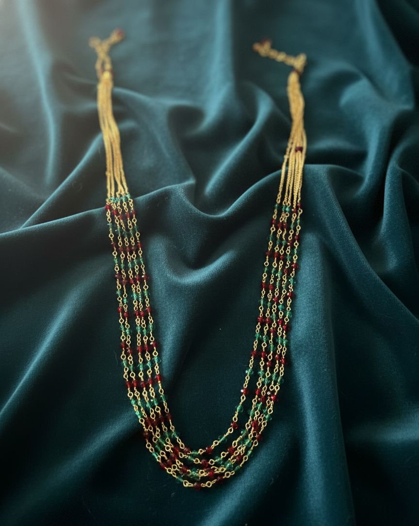 Maroon green pearls set